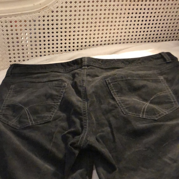 EUC Tommy Hilfiger Black Cord Boot Cut Jeans w/Tommy Logo Rivit/Zipper Closure - Picture 5 of 9